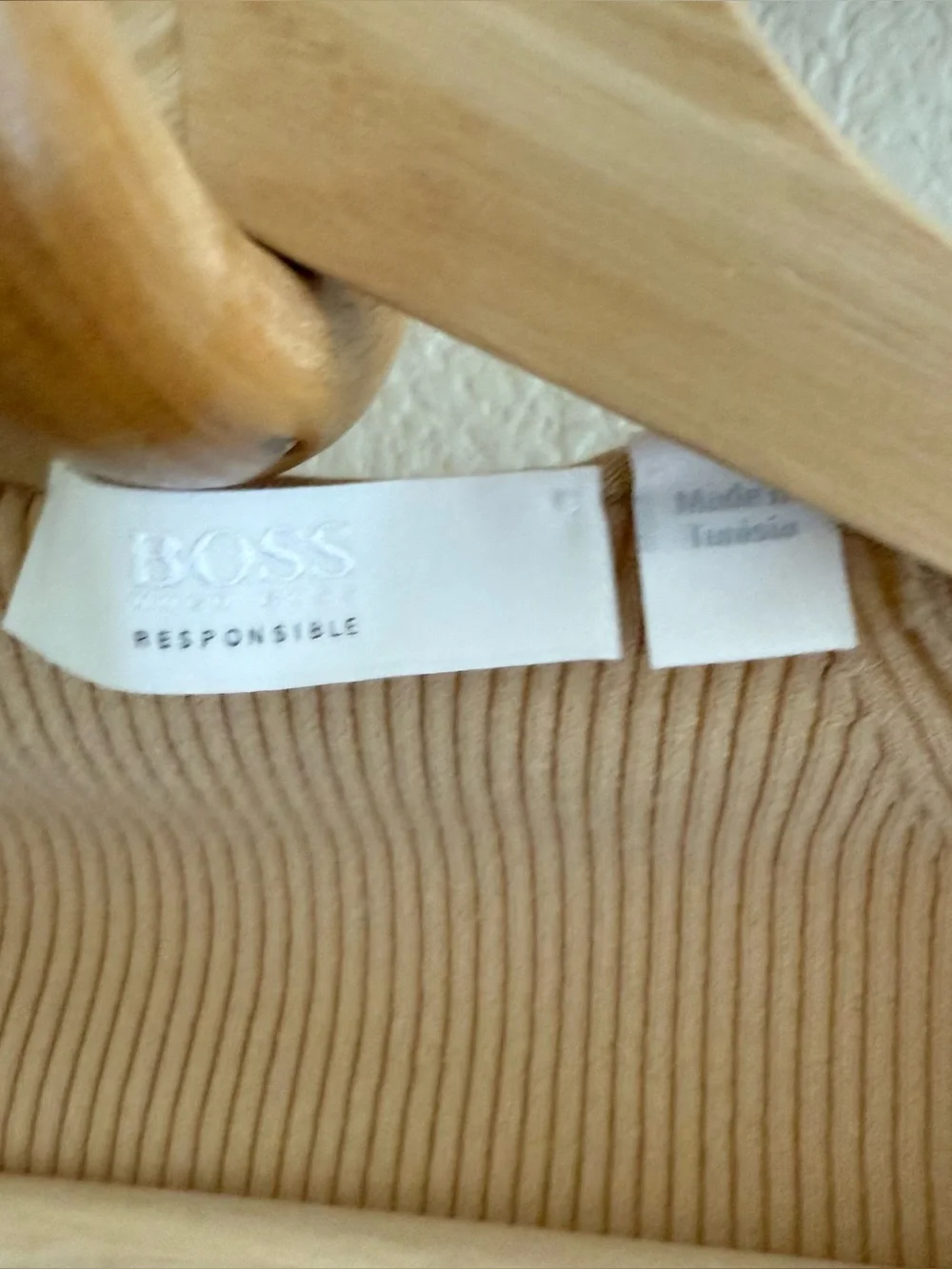 BOSS ivory ribbed V-neck sweater top size XS minimalist capsule wardrobe